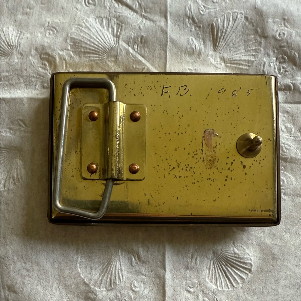 Vintage Brass Decorative Belt Buckle / Cardholder - Picture 2 of 3